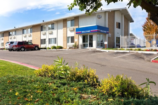 Gallery - Motel 6 Boise Airport