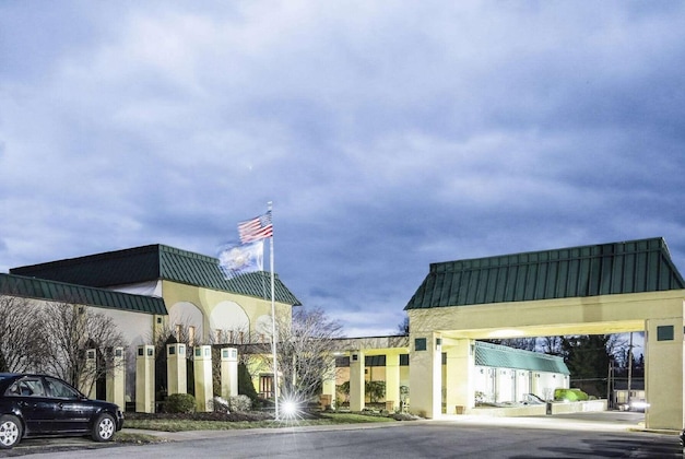Gallery - Ramada By Wyndham Indiana