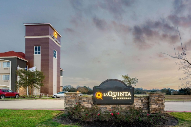 Gallery - La Quinta Inn & Suites By Wyndham Bridge City