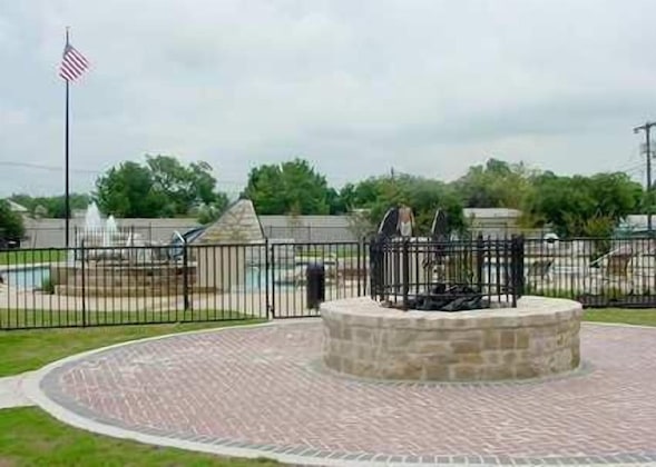 Gallery - Hampton Inn & Suites Fredericksburg