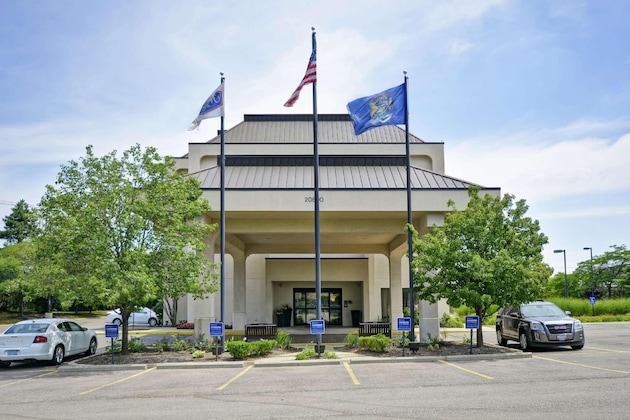 Gallery - Hampton Inn Detroit Northville