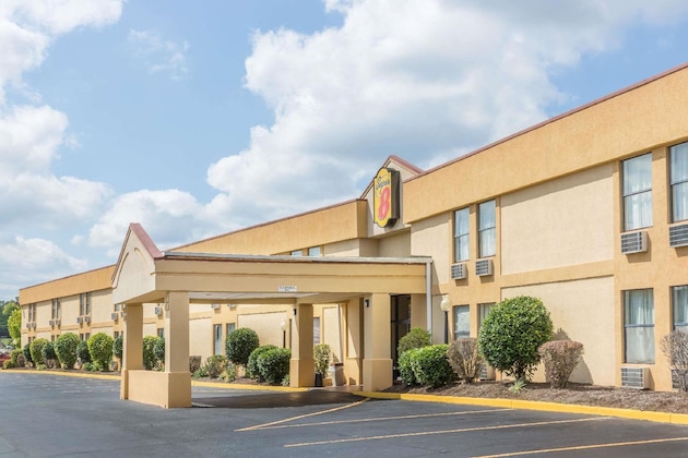Gallery - Super 8 By Wyndham Knoxville Downtown Area