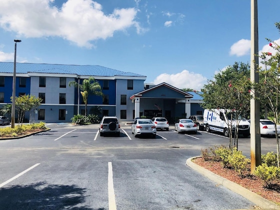 Gallery - Days Inn & Suites By Wyndham Lakeland