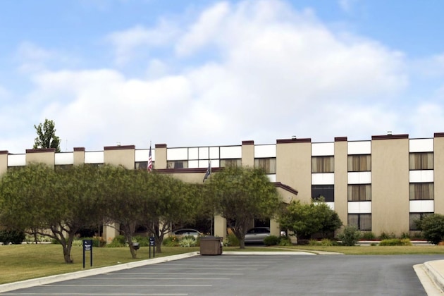 Gallery - Ramada By Wyndham Lansing Hotel & Conference Center