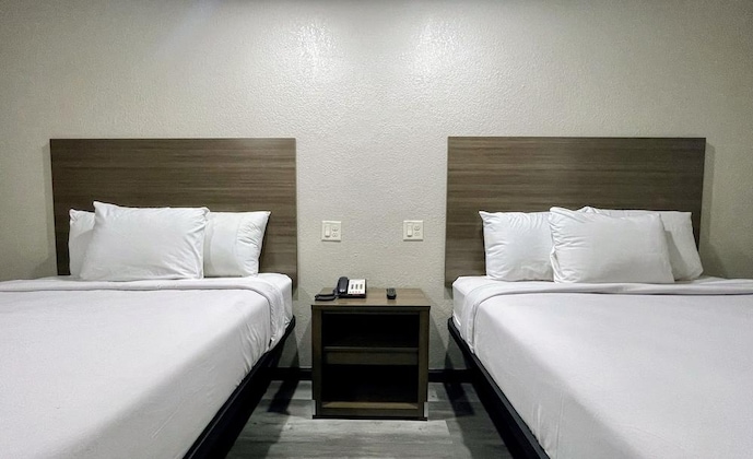 Gallery - Days Inn By Wyndham Bloomington
