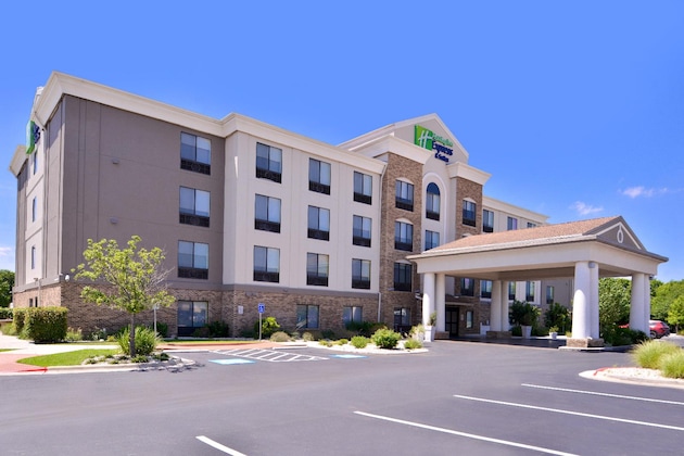 Gallery - Holiday Inn Express & Suites Selma By Ihg