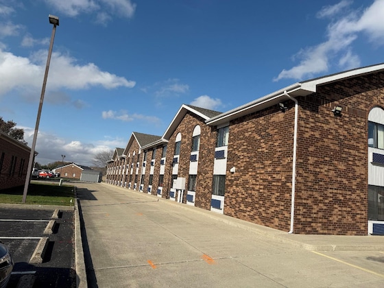 Gallery - Days Inn By Wyndham Muncie -Ball State University