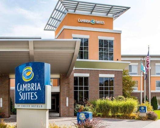 Gallery - Cambria Suites Traverse City