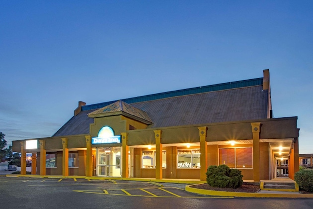 Gallery - Days Inn By Wyndham Benson