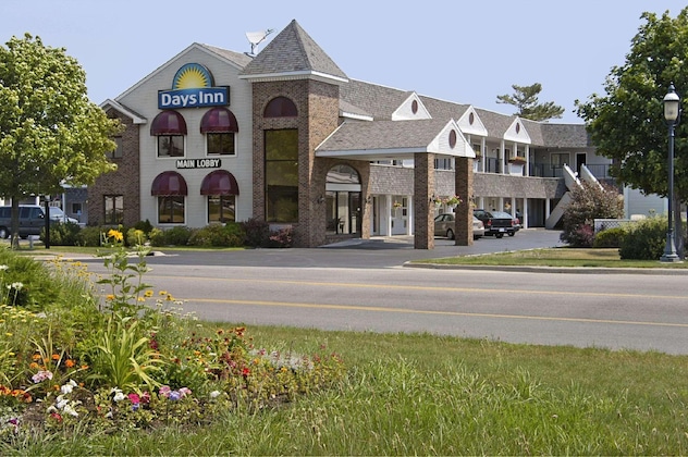 Gallery - Days Inn By Wyndham Mackinaw City - Lakeview