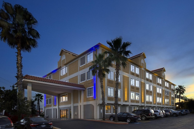 Gallery - Holiday Inn Express & Suites San Antonio-Dtwn Market Area By Ihg