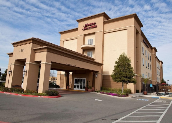 Gallery - Hampton Inn & Suites Pittsburg
