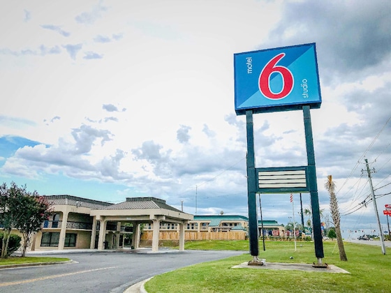 Gallery - Motel 6 Dublin