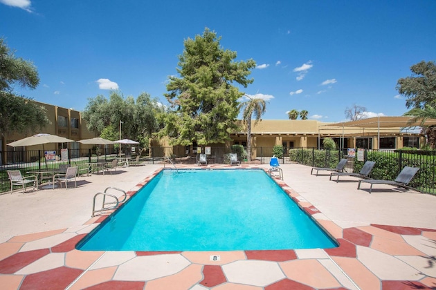 Gallery - Days Hotel By Wyndham Peoria Glendale Area