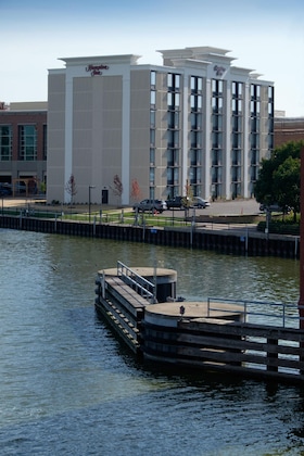 Gallery - Hampton Inn Green Bay Downtown