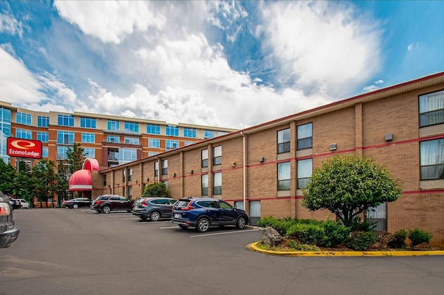 Gallery - Econo Lodge Metro