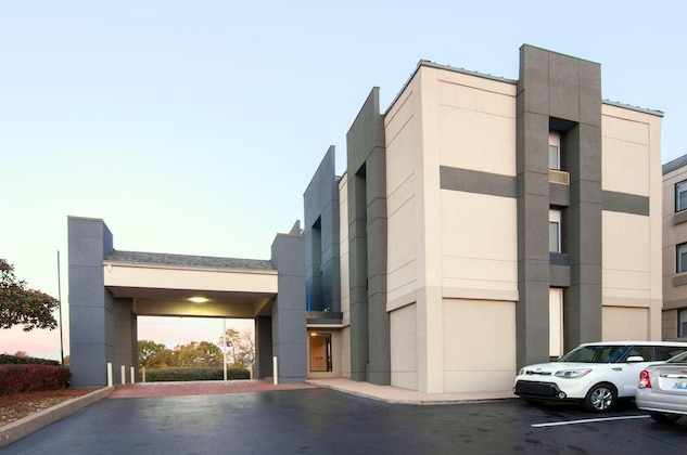 Gallery - Holiday Inn Express Hotel & Suites Spence Lane By Ihg