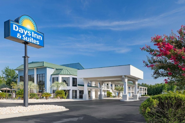 Gallery - Days Inn & Suites By Windham Savannah Midtown