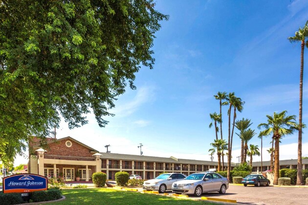 Gallery - Howard Johnson by Wyndham Scottsdale Old Town