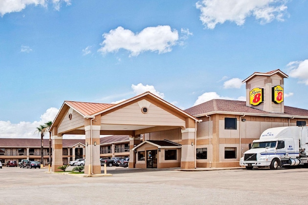 Gallery - Super 8 By Wyndham Baytown