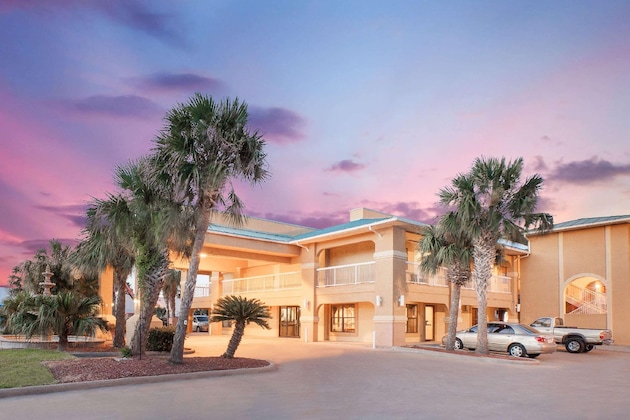 Gallery - Super 8 By Wyndham Corpus Christi