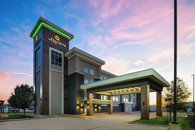 Gallery - La Quinta Inn & Suites By Wyndham Denton - University Drive