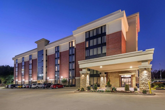Gallery - Drury Inn & Suites Airport Atlanta