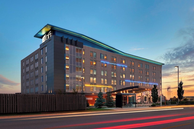 Gallery - Aloft Vaughan Mills