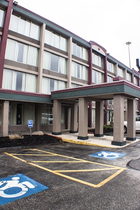 Gallery - Super 8 By Wyndham Erie I 90