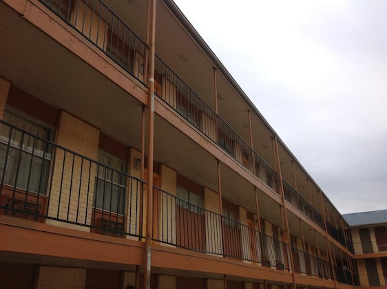 Gallery - Express Inn Fort Worth