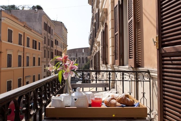 Gallery - Santi Quattro Al Colosseo