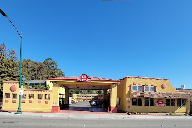 Gallery - Days Inn & Suites Hayward