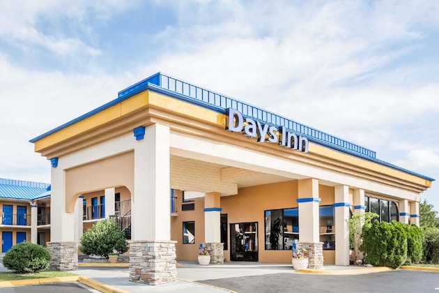 Gallery - Days Inn By Wyndham Hendersonville