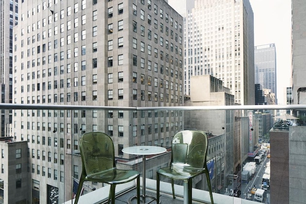Gallery - The Jewel Facing Rockefeller Center