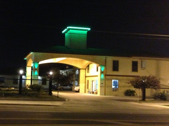 Gallery - Pinn Road Inn And Suites