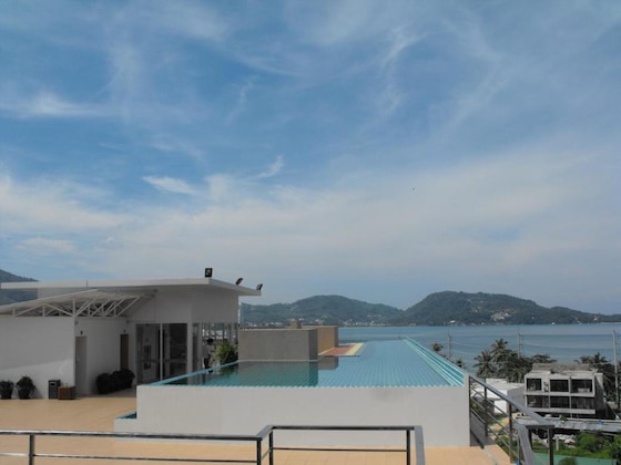 Gallery - The Baycliff Residence