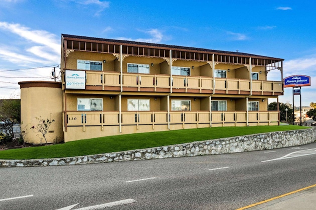 Gallery - Howard Johnson By Wyndham Santa Cruz Beach Boardwalk