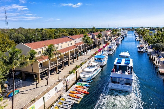 Gallery - Waterside Suites & Marina