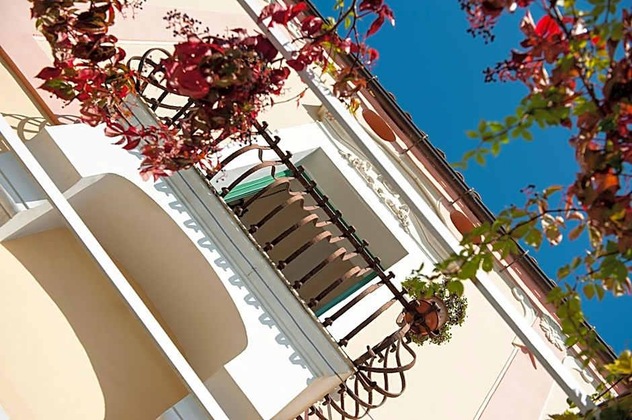 Gallery - Albergo California