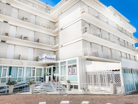 Gallery - Hotel President's