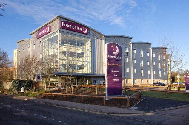 Gallery - Premier Inn Watford Central