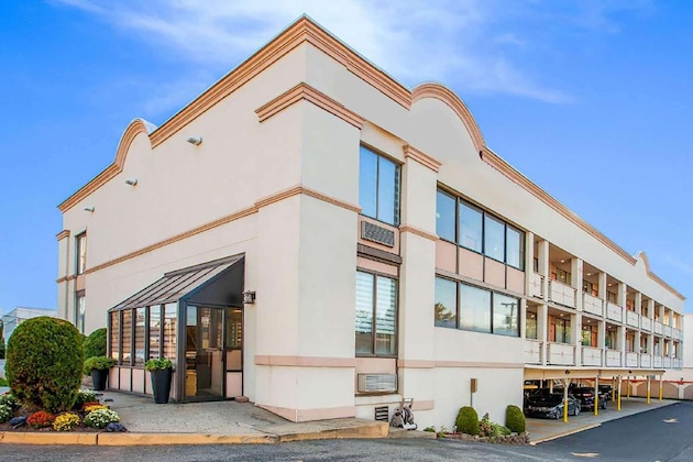 Gallery - Super 8 By Wyndham Meadowlands