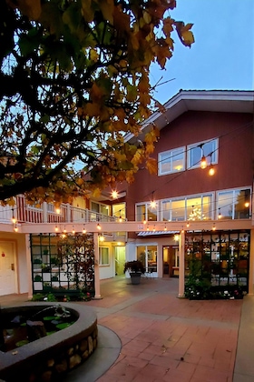 Gallery - Econo Lodge Inn & Suites