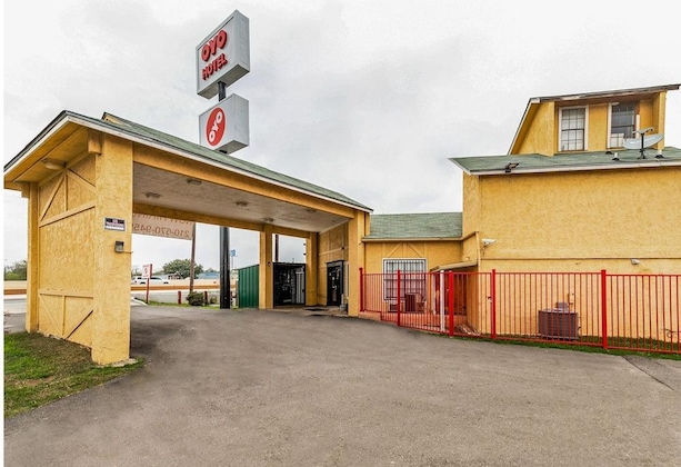 Gallery - Oyo Hotel San Antonio Lackland Near Seaworld