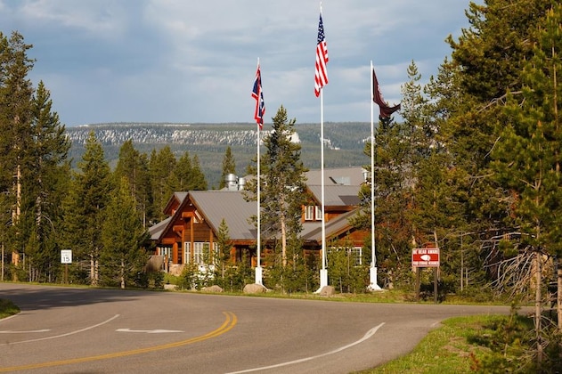 Gallery - Headwaters Lodge & Cabins at Flagg Ranch