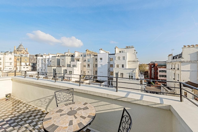 Gallery - 130 Queen's Gate Apartments