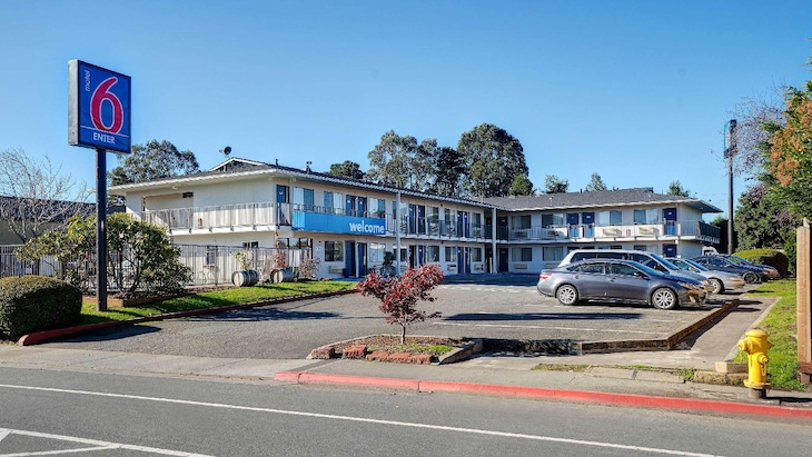 Gallery - Motel 6 Arcata, Ca - Cal Poly Humboldt
