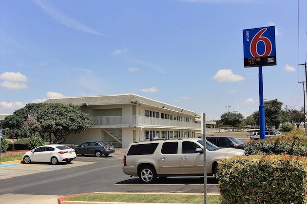 Gallery - Motel 6 Austin, Tx - North