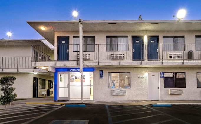 Gallery - Motel 6 Bakersfield South