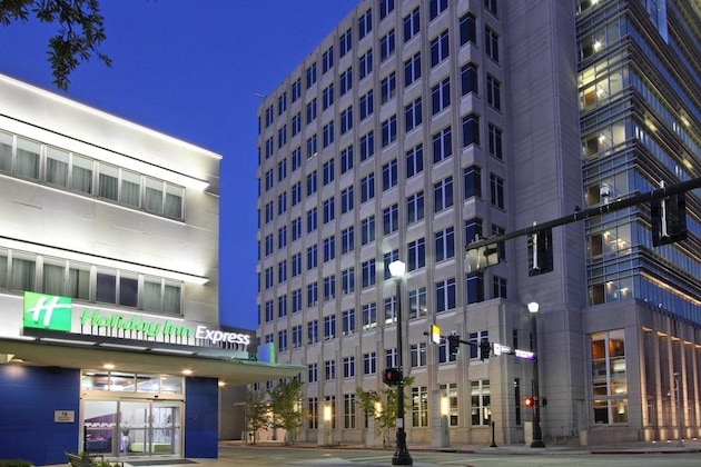 Gallery - Holiday Inn Express Baton Rouge Downtown